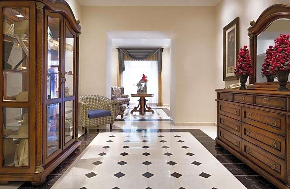 Hotel Plaza Colonial