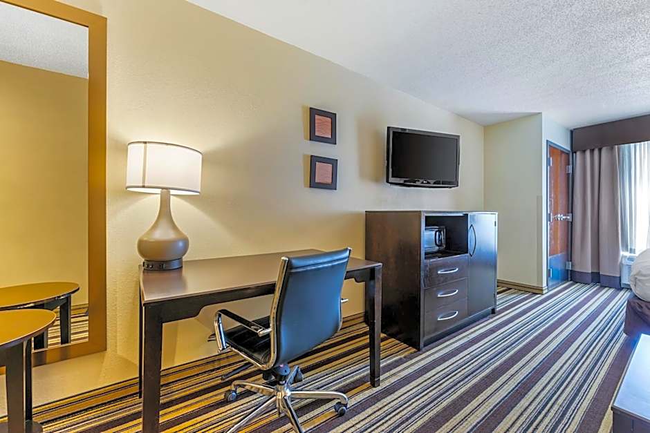 Comfort Inn & Suites Triadelphia - Wheeling