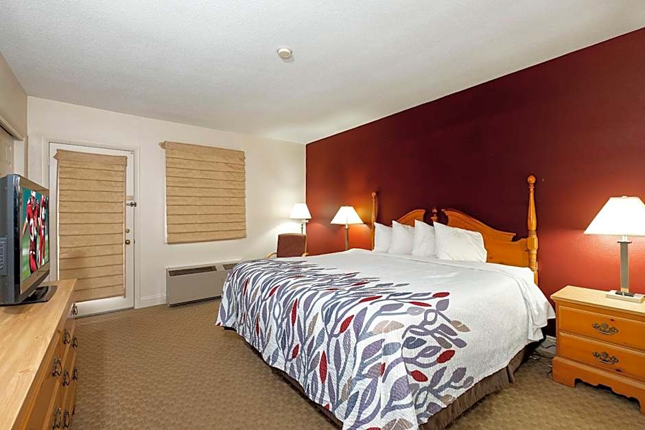 Red Roof Inn & Suites Hazleton