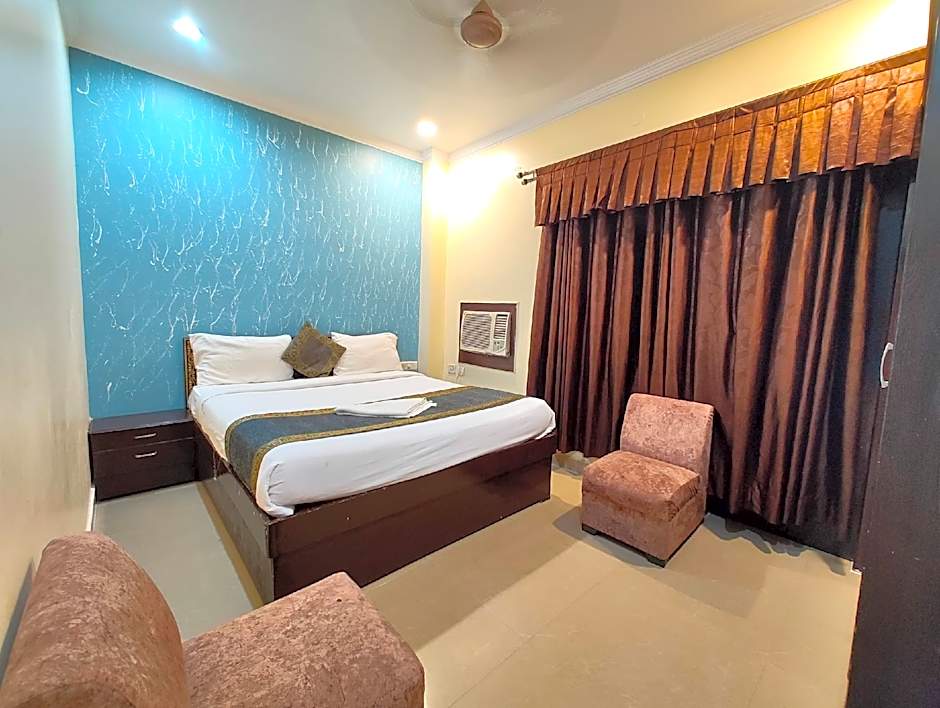 Goroomgo Ashoka Grand Varanasi Indian Only near Railway Station