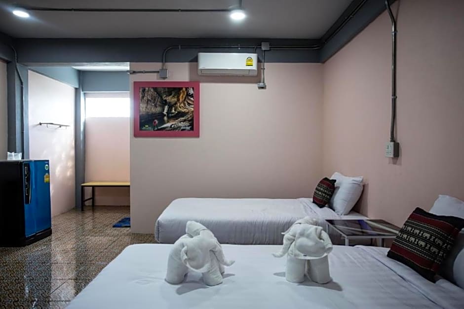 Baan Chang Hotel & Coffee House