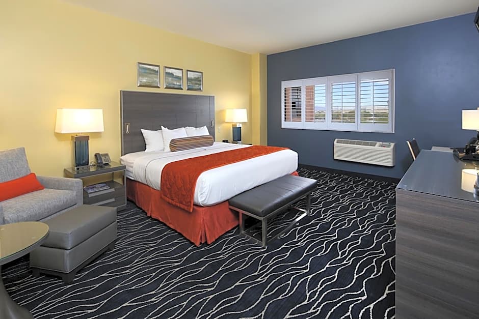 Photo 1 of 4 of Deluxe 1 King Bed