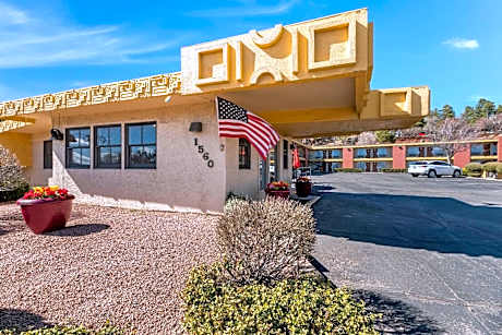 Kings House Motor Hotel