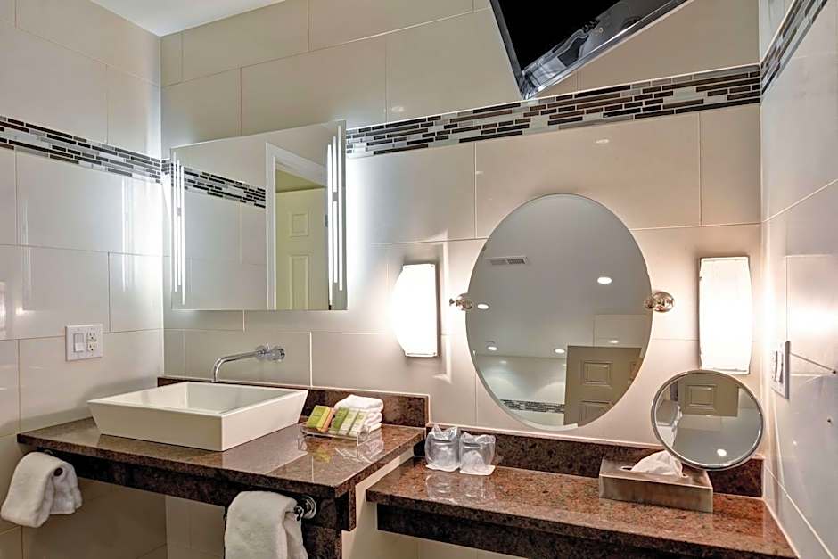 The Cincinnatian Hotel, Curio Collection by Hilton
