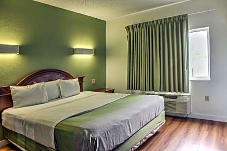 Deluxe King Suite - Smoking