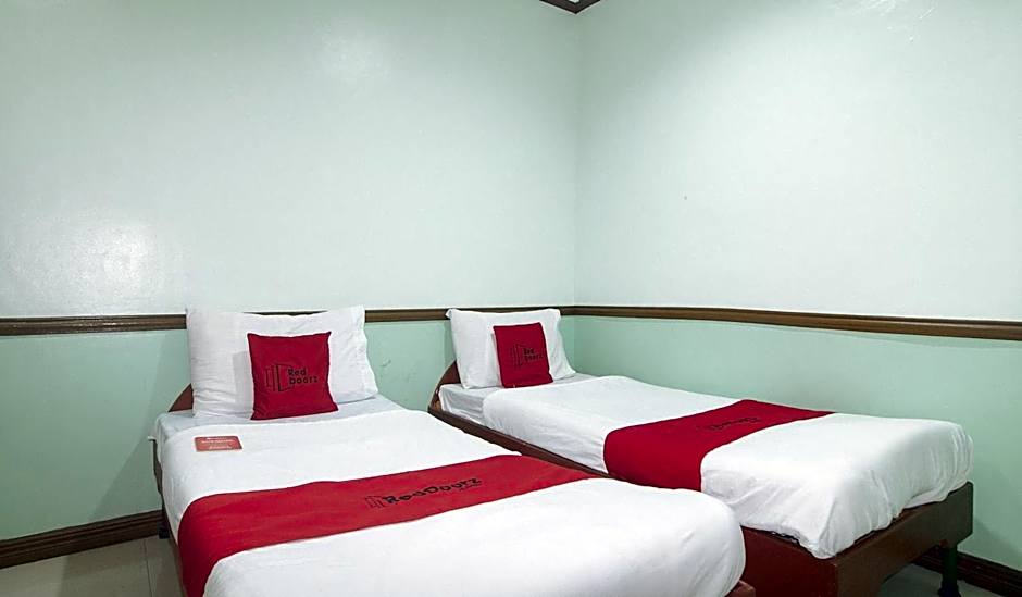 RedDoorz at Maanyag Pension House Mandaue