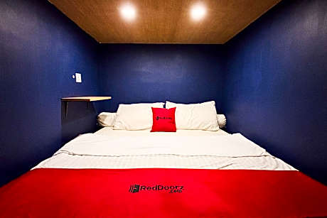 RedDoorz Hostel near Malang Train Station 3