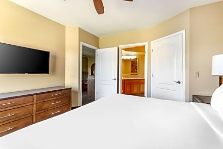One-Bedroom King Suite - Hearing Accessible