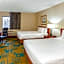 La Quinta Inn & Suites by Wyndham Milwaukee Airport / Oak Creek