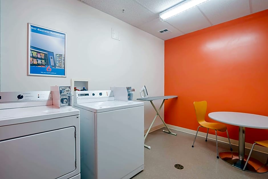 Motel 6 Kingston Ontario