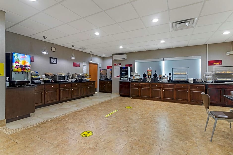 Best Western Plus Brunswick Inn & Suites