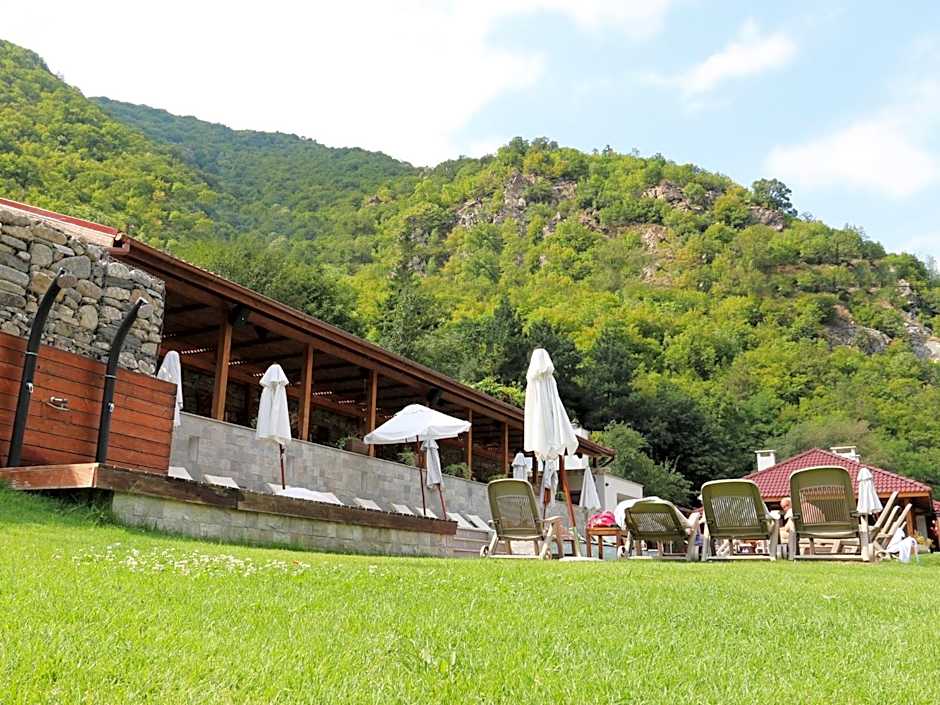 Хотел Аква Варвара - Минерални басейни и релакс