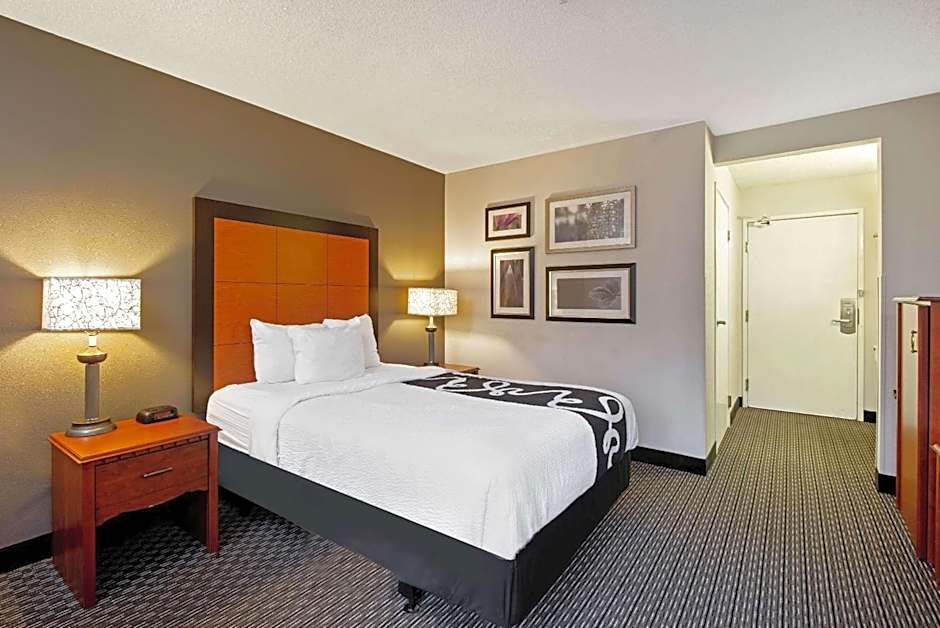 La Quinta Inn & Suites by Wyndham Harrisburg Airport Hershey