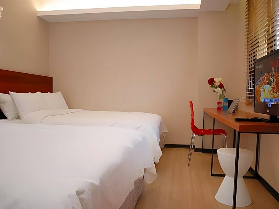 CHECK inn Express Taipei Station