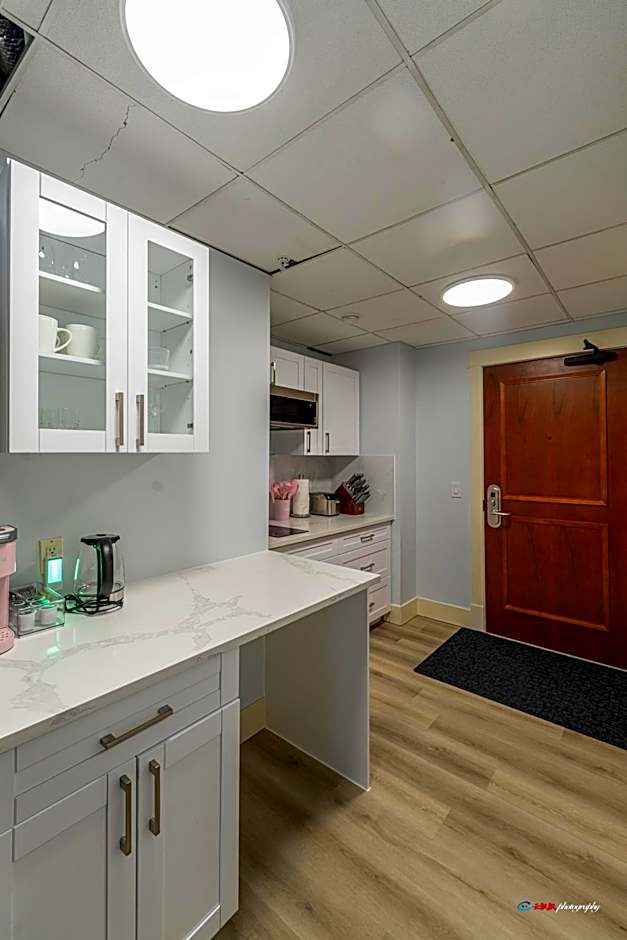 Solara Studio with Pool/Hot tub/Parking/Gym