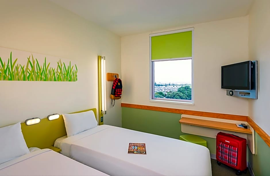 ibis Budget Courbevoie Paris La Defense