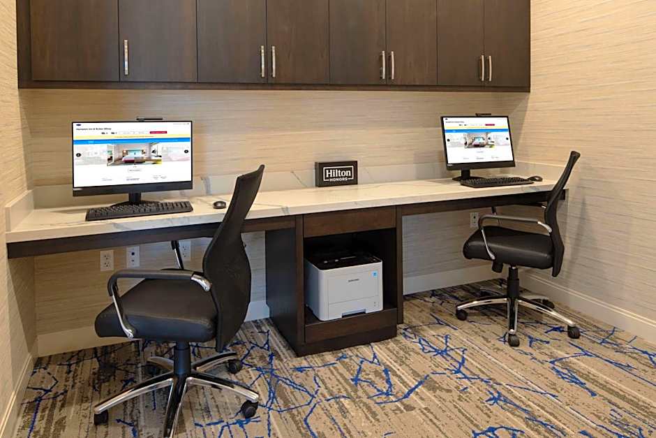 Hampton Inn By Hilton & Suites Gilroy, CA