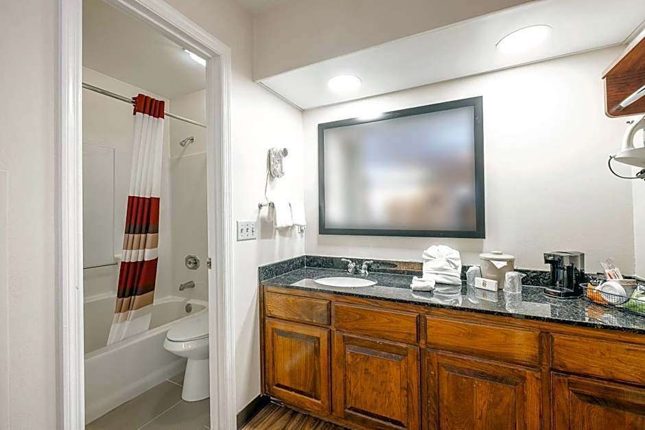 Red Roof Inn & Suites Calhoun