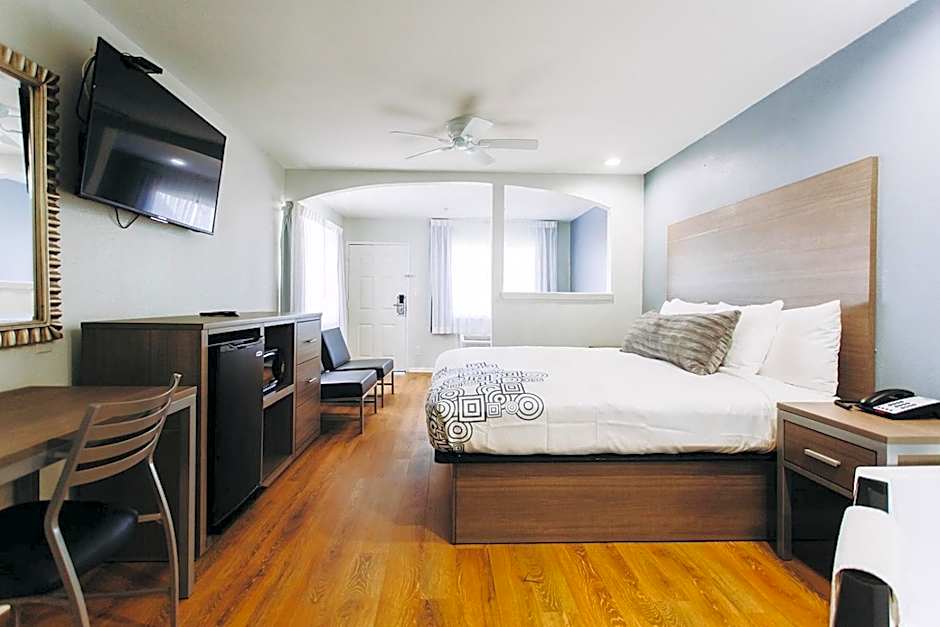 Scottish Inn & Suites - Kemah Boardwalk