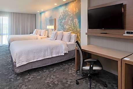Queen Suite with Two Queen Beds and Bathtub - Mobility Access