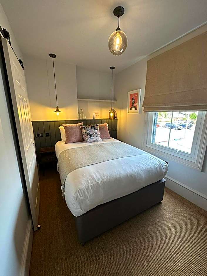 Rooms Above Sugar Boat