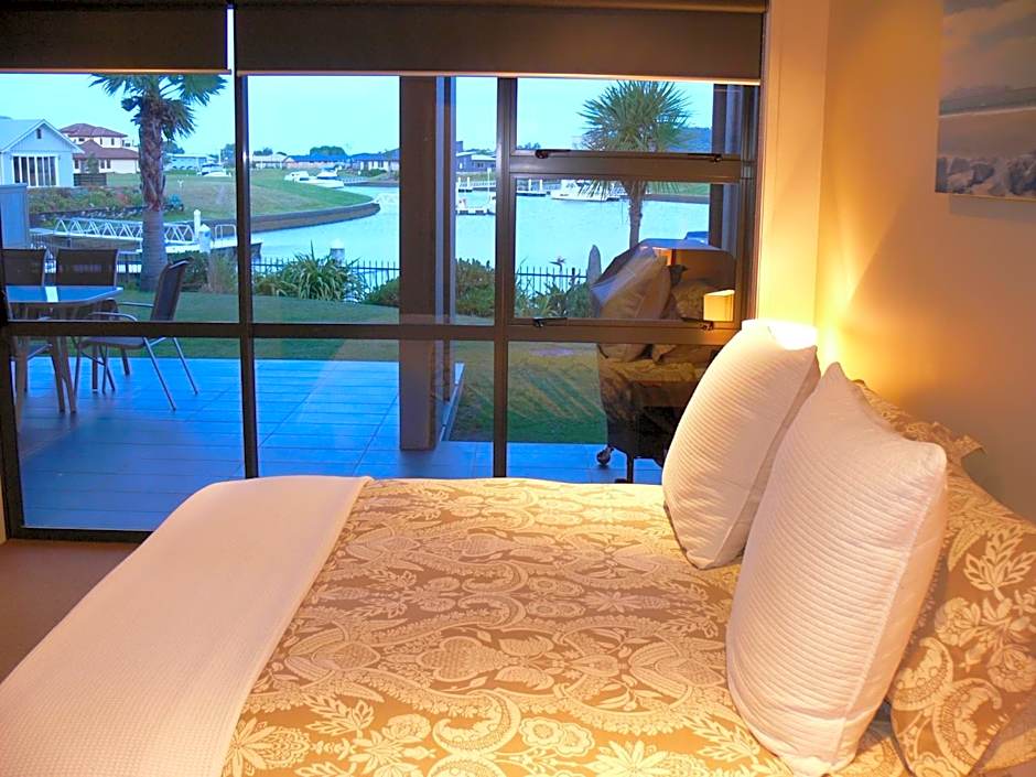 Sovereign Pier On The Waterways