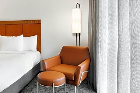 King Suite with Sofa Bed - Hearing Accessible