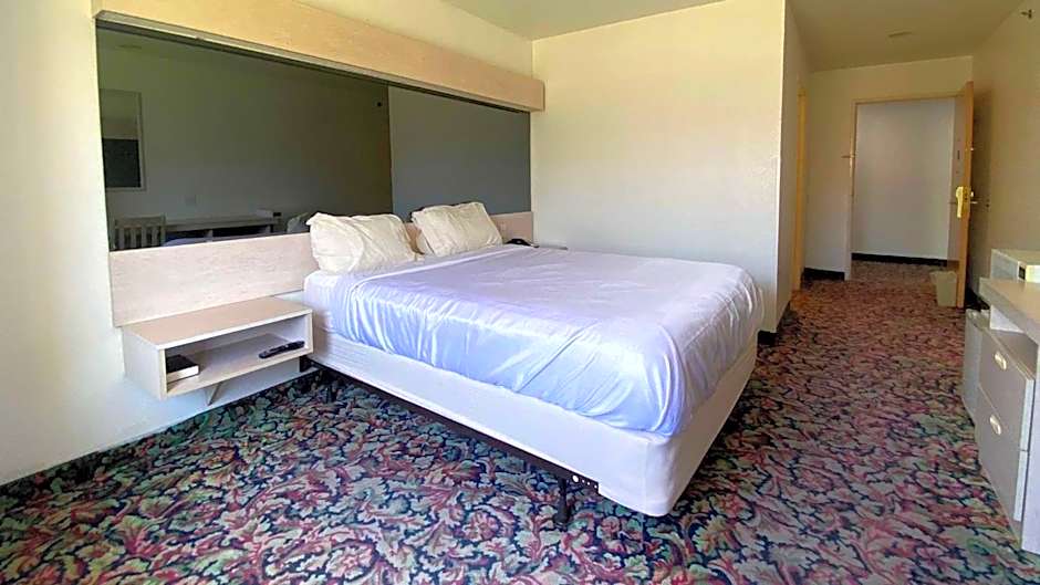 Motel 6 McAlester OK - South