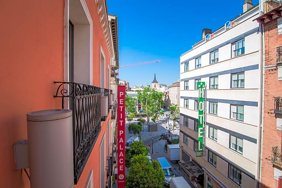 Petit Palace Tres Cruces