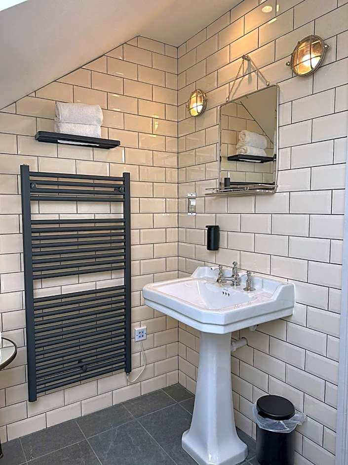 Rooms Above Sugar Boat