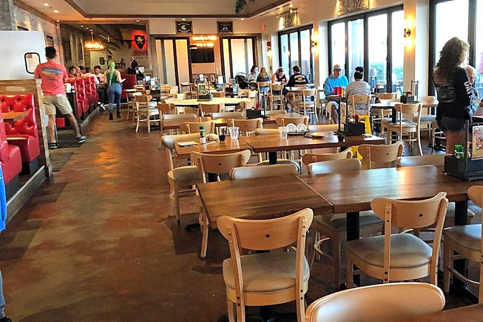 Cozy Studio Suite Near Beach w Kitchenette #11