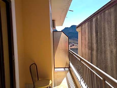 Small Single Room no View