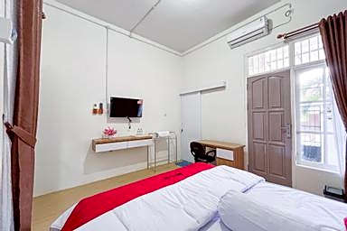 RedDoorz Syariah @ Jl. Candi Kalasan