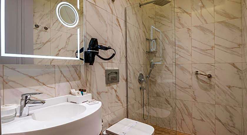 PERALUNA PREMIUM HOTEL