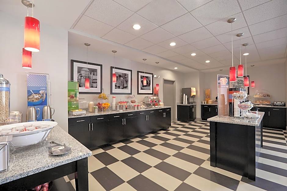 Hampton Inn & Suites Roanoke Airport