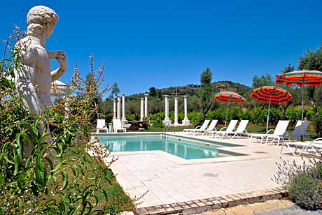 Holiday resorts for 6 persons, with swimming pool