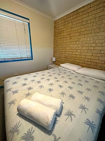Budget Double Room with Shared Bathroom