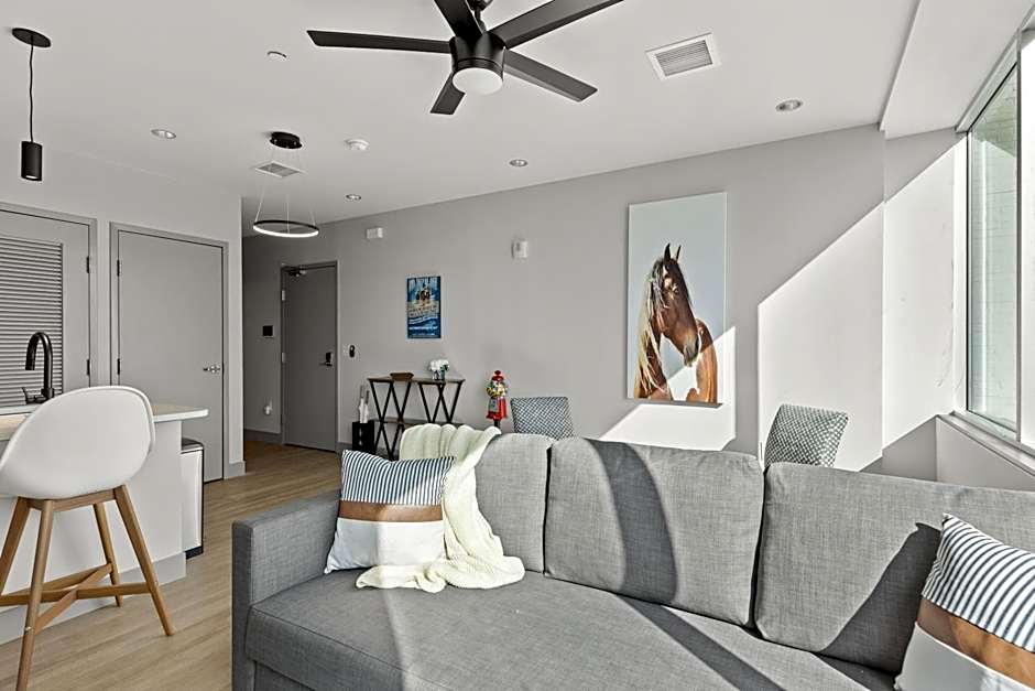 175 LEX - Walkable Downtown Lexington & Rupp Arena - Full Condos