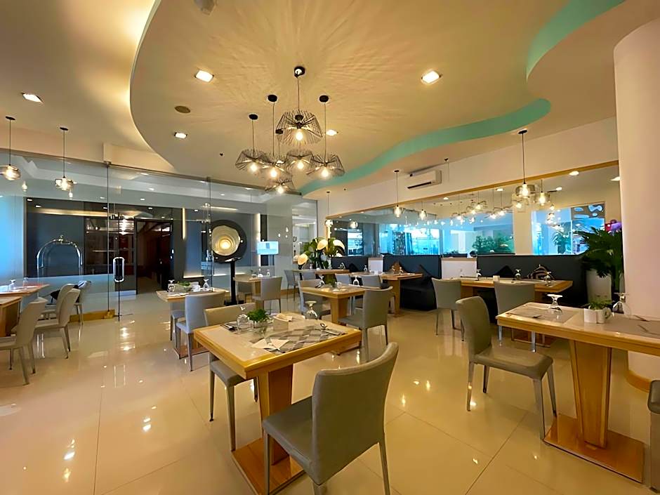 Paseo Premiere Hotel