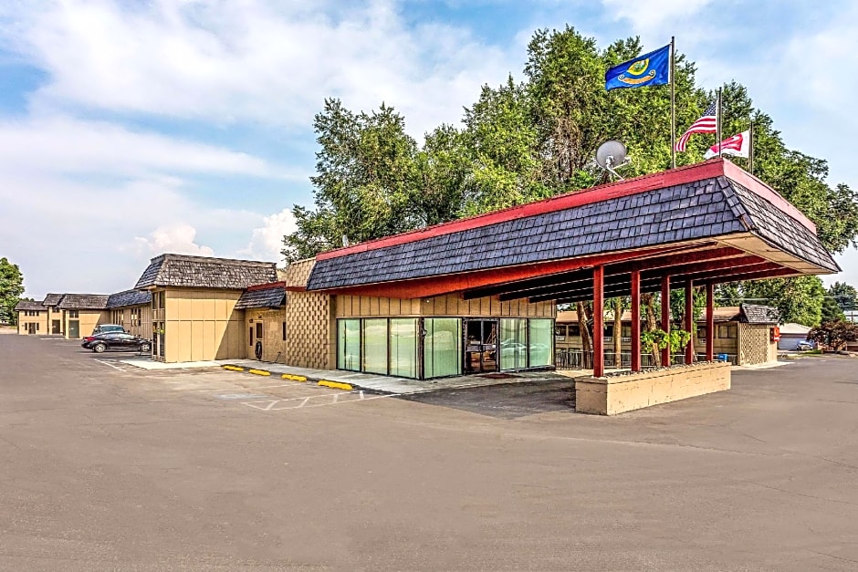 Econo Lodge near Snake River