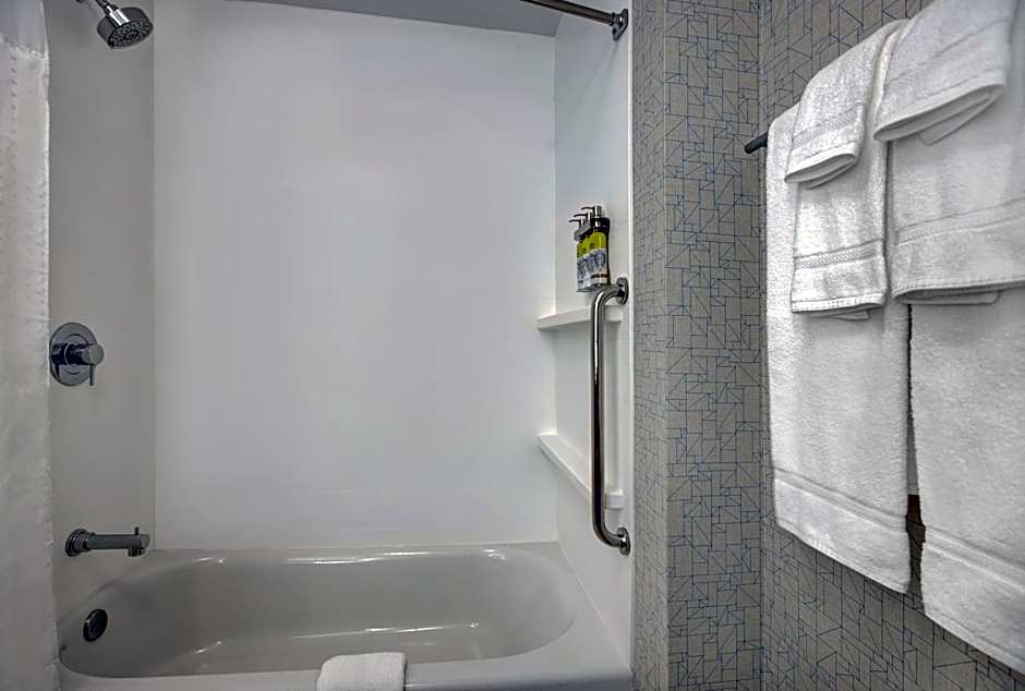 Holiday Inn Express Milwaukee Downtown By IHG