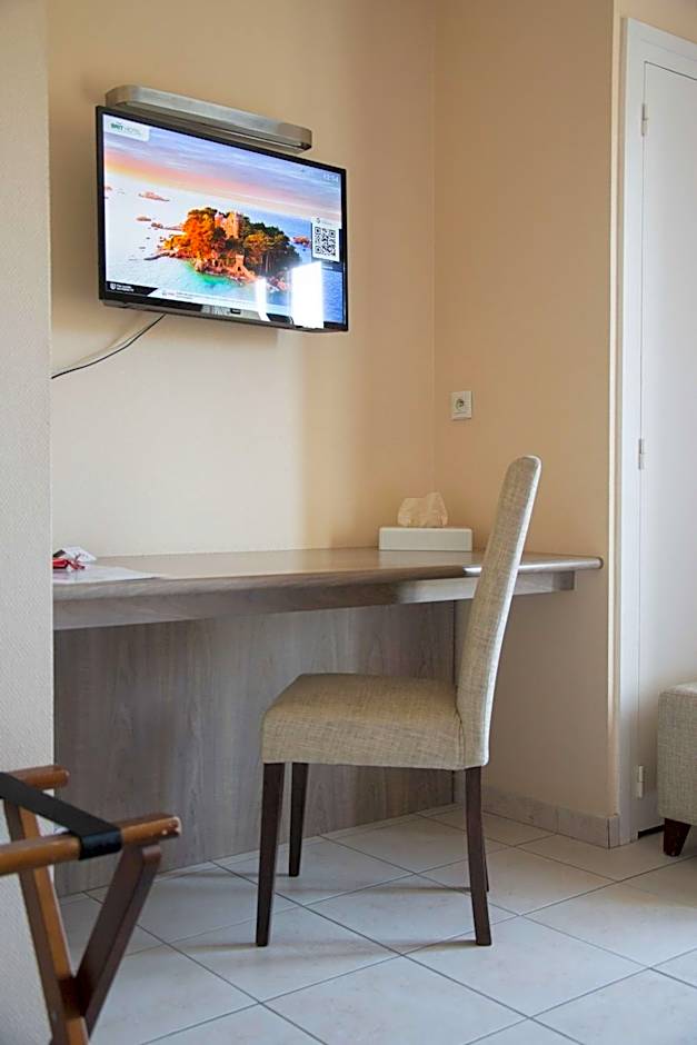 BRIT HOTEL Lannion-Perros Guirec