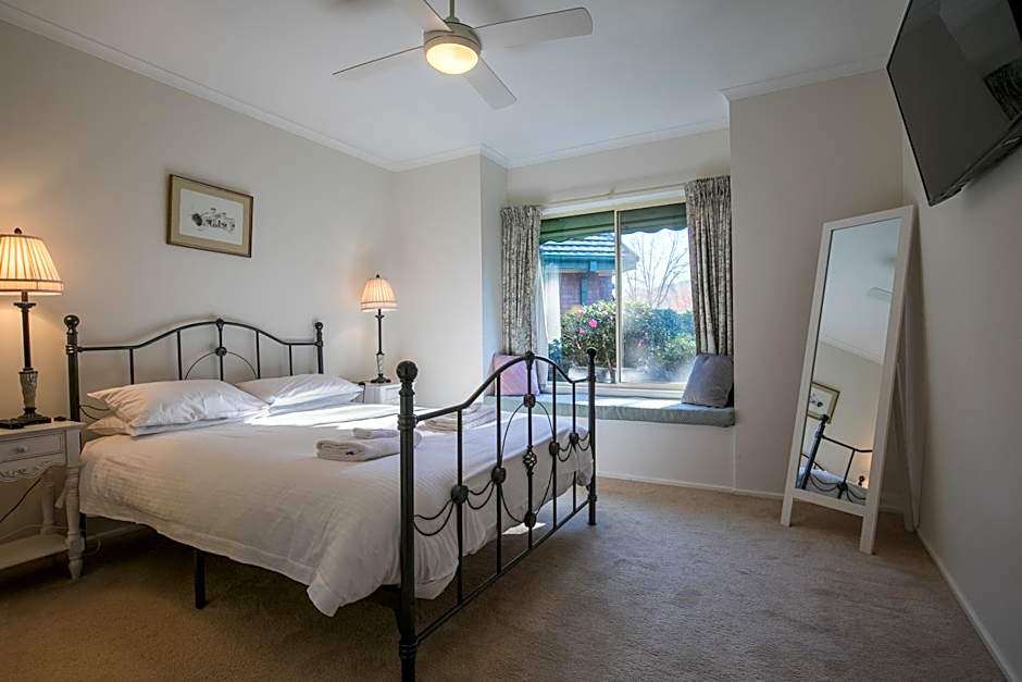 The Birch House - Silver Birches Accommodation Bright