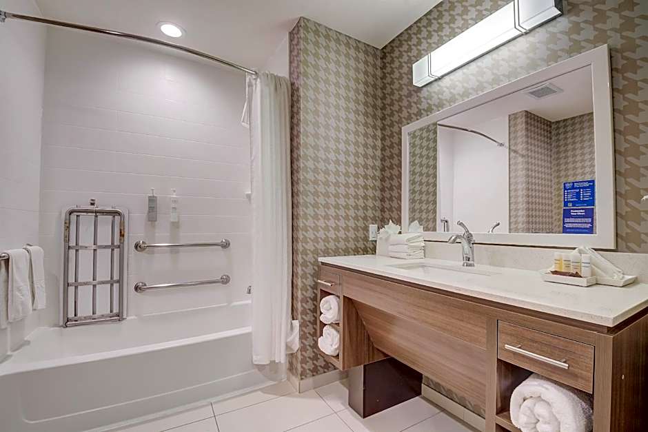 Photo 1 of 3 of 1 King Bed Suite, Accessible, Bathtub
