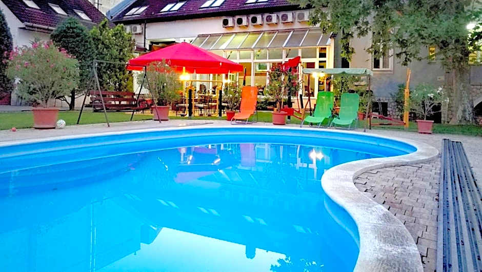 Hotel Manzard Panzio