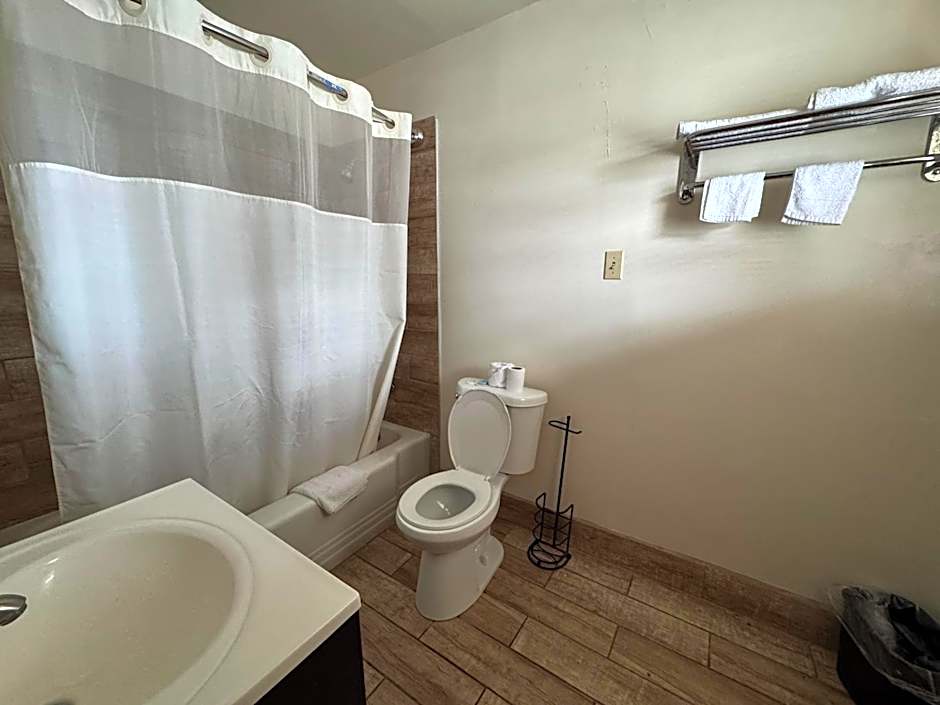 OYO Palm Leaf Motel