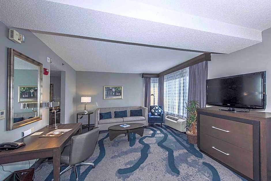 DoubleTree by Hilton North Charleston - Convention Center