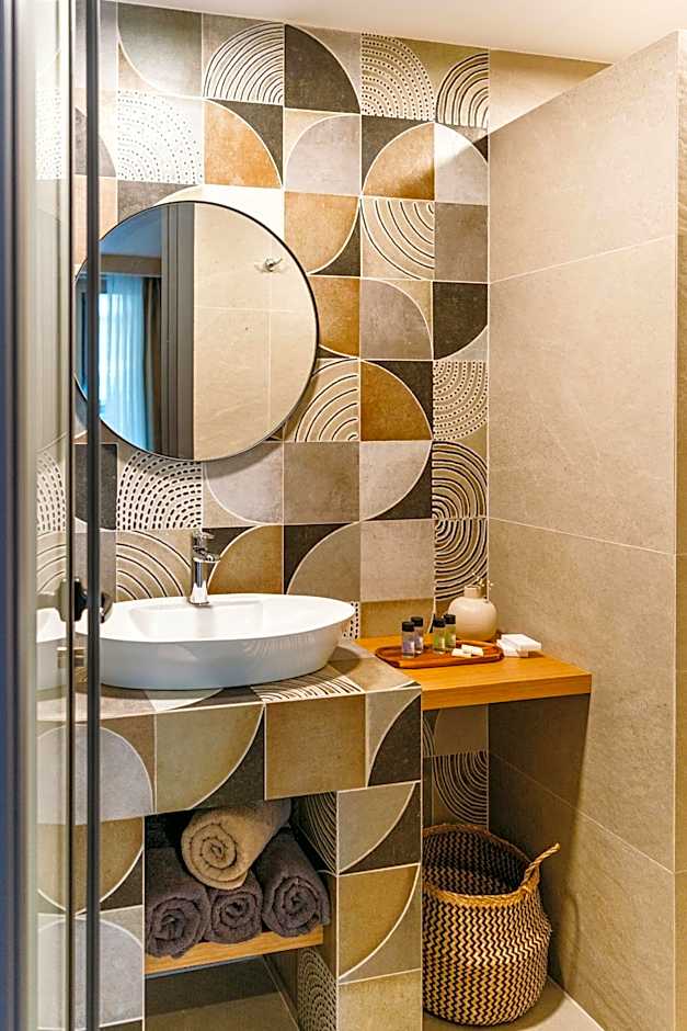 Funtukaki by the Pool