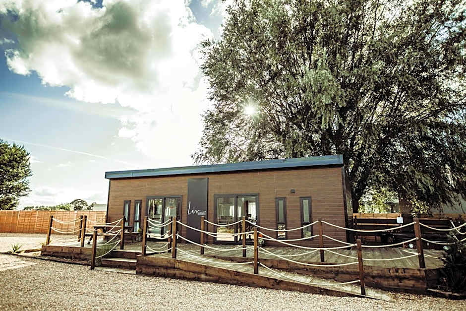 Black Bull Retreat, Barmston with Private Hot Tubs