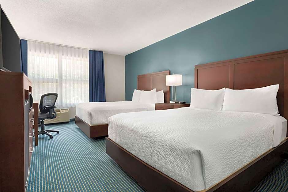 Days Inn by Wyndham Sarnia Harbourfront